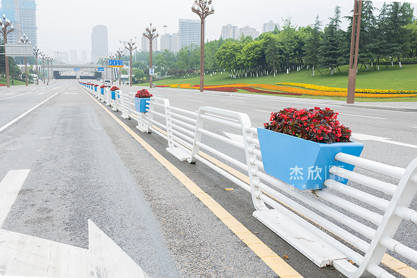 哪些道路護欄花箱值得選？